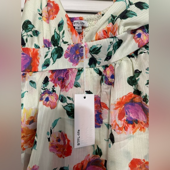 Vici white maxi dress with ruffles and floral pattern - Picture 2 of 3